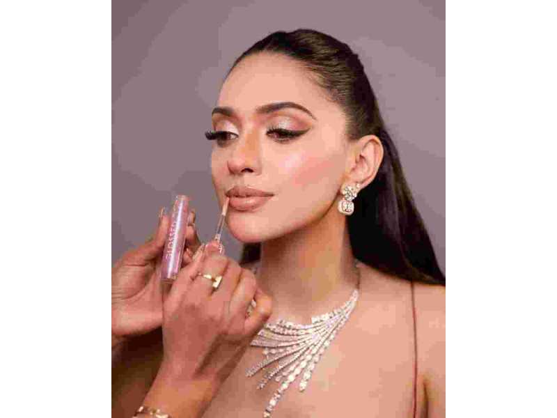 best-makeup-academy-in-mumbai-for-career-success-small-1
