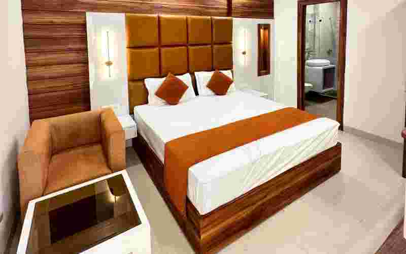 looking-for-the-best-hotel-in-karol-bagh-book-jeyan-inn-today-big-0