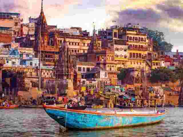 affordable-kashi-tour-package-with-comfortable-travel