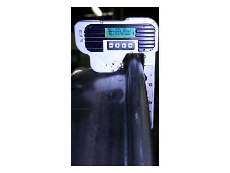 electronic-wheel-gauge-for-precise-railway-wheel-checks-small-0