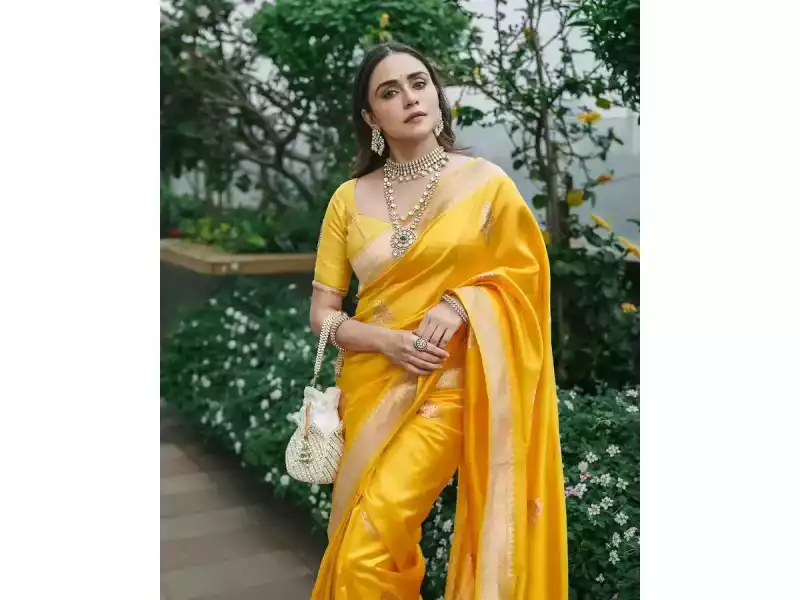 aura-benaras-yellow-handloom-banarasi-sarees-online-small-0