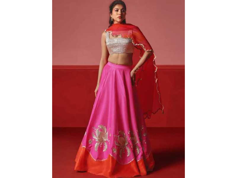 shop-stunning-bridesmaid-lehenga-designs-online-small-0