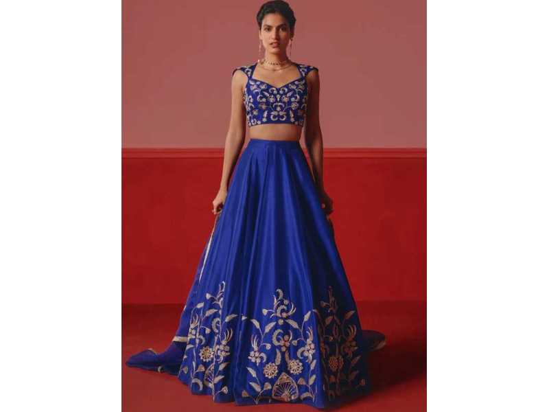 shop-stunning-bridesmaid-lehenga-designs-online-small-1