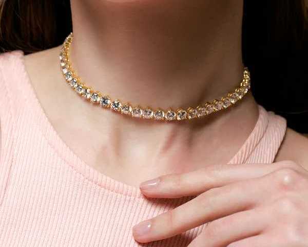 trendy-choker-necklace-bold-beautiful-always-in-style
