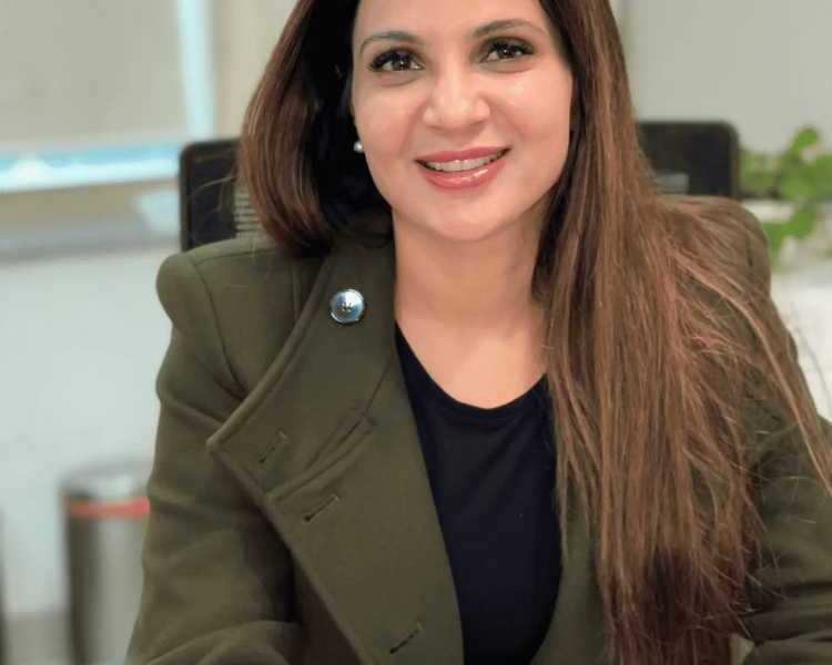 meet-dr-priya-shukla-expert-fertility-care-at-queens-ivf