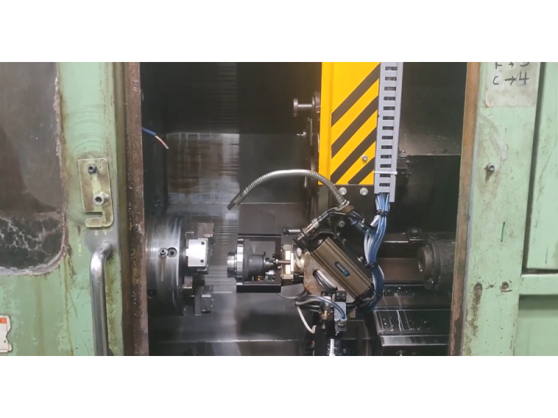 gantry-machine-tending-robot-strategi-automation-small-0