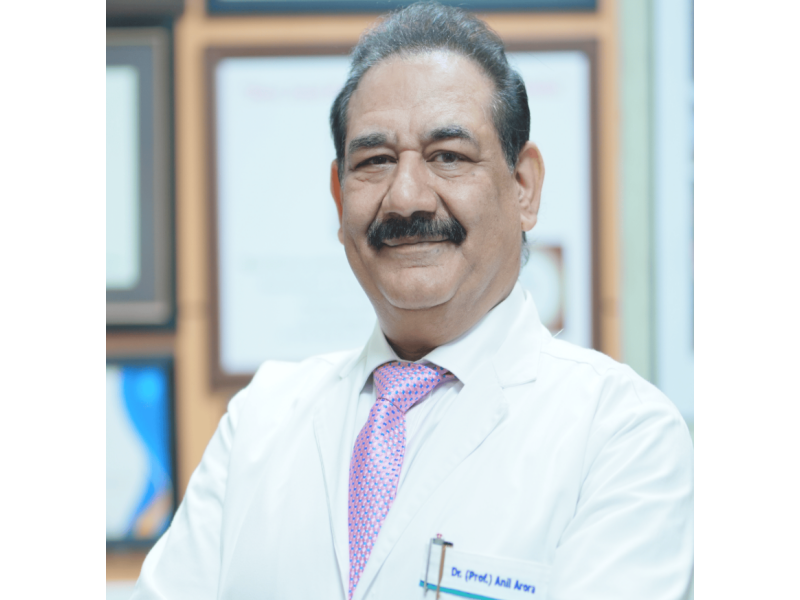 best-robotic-knee-and-hip-replacement-surgeon-small-0