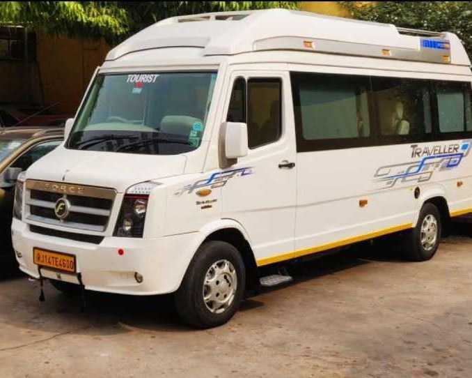luxury-tempo-traveller-in-agra