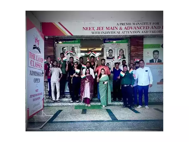 best-iit-jee-neet-coaching-in-bhopal-by-iit-alumni-the-lamp-classes-small-1