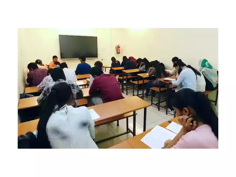 best-iit-jee-neet-coaching-in-bhopal-by-iit-alumni-the-lamp-classes-small-0