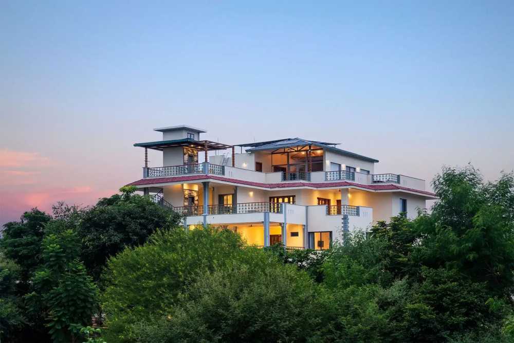 luxury-stay-in-udaipur-big-0