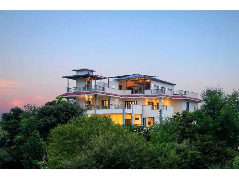 luxury-stay-in-udaipur-small-0