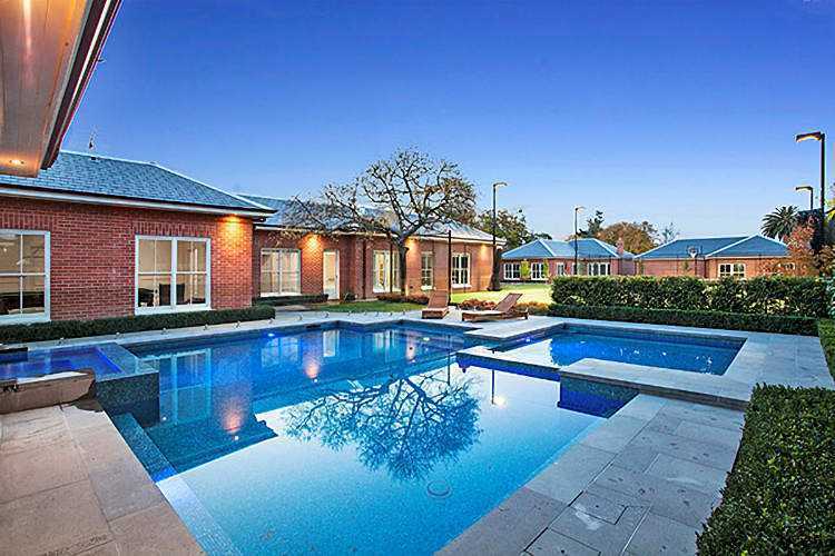 custom-swimming-pools-big-0