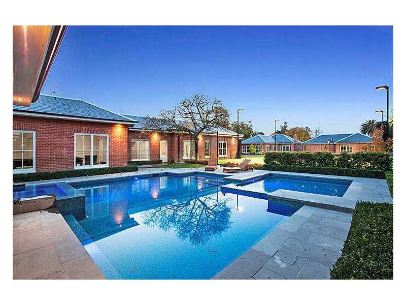 custom-swimming-pools-small-0