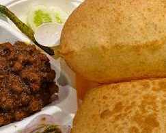 chole-bhature-shop-in-uttam-nagar-navrika-sweets