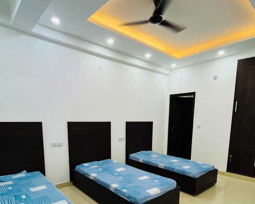 pg-now-best-boys-pg-near-amity-university-noida-safe-stay