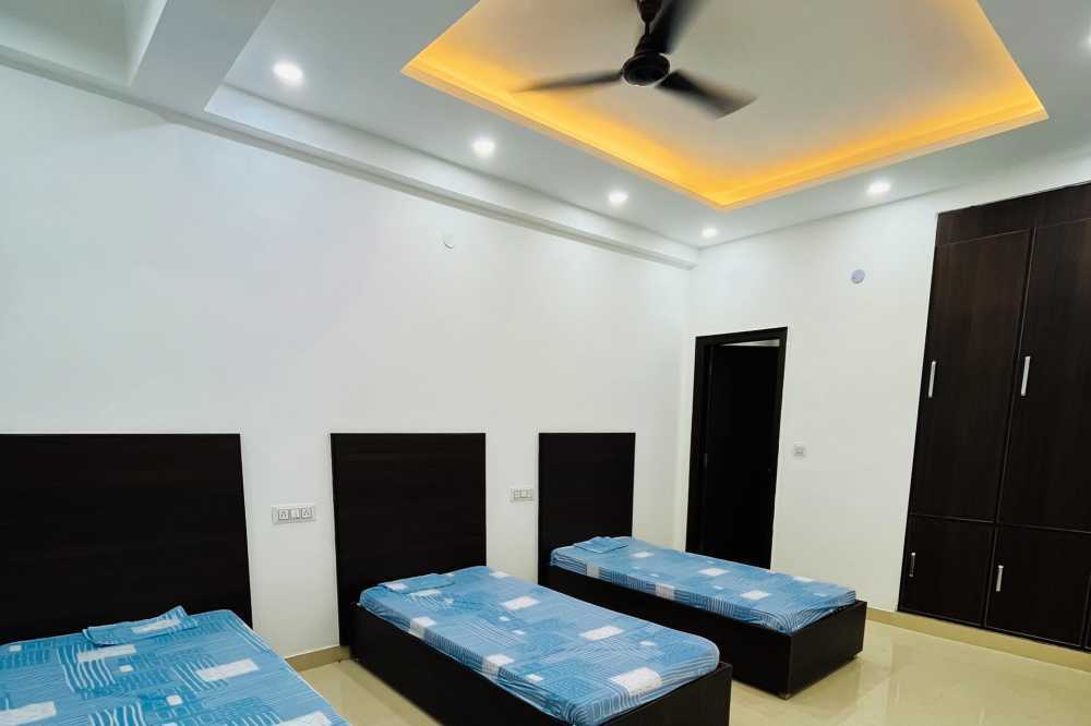 pg-now-best-boys-pg-near-amity-university-noida-safe-stay-big-0