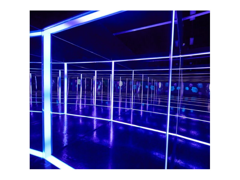 infinity-led-light-mirror-room-design-immersive-led-mirror-room-concepts-small-0