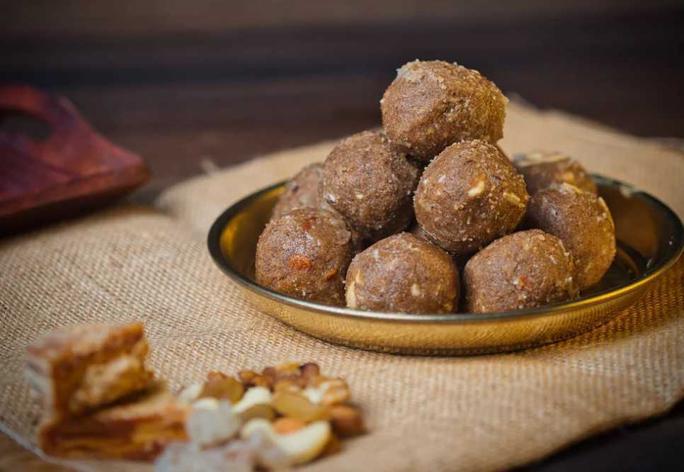 buy-gond-ke-laddu-online-traditional-nutrition-trusted-by-new-mothers-big-0
