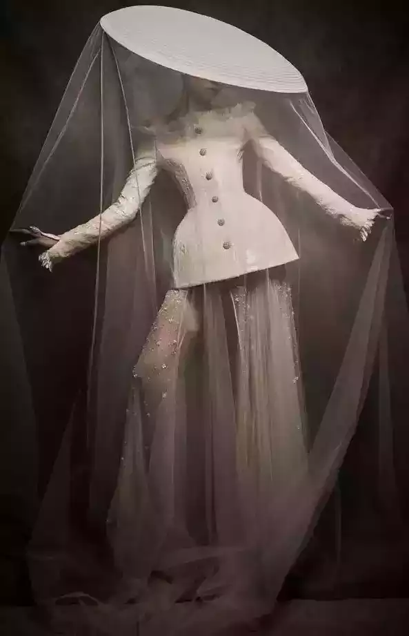 balancing-creativity-and-practicality-in-fashion-design-big-0