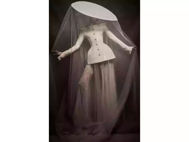 balancing-creativity-and-practicality-in-fashion-design-small-0