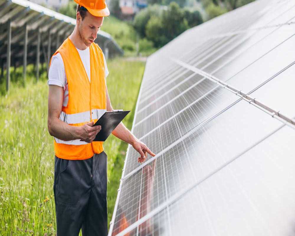 how-industrial-solar-panels-help-factories-save-energy