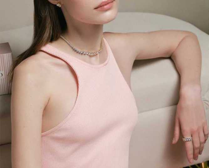 pop-culture-fashion-writer-celebrity-necklaces-specialist