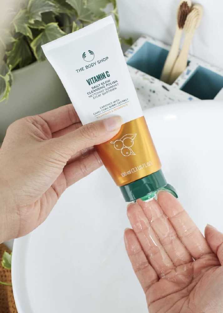 shop-vitamin-c-face-wash-online-at-the-body-shop-india-big-0