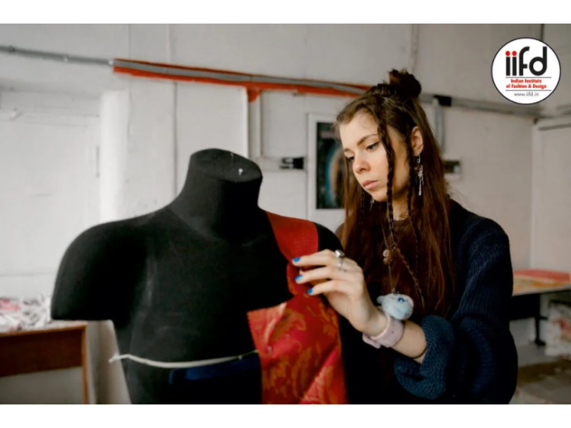 how-to-become-a-successful-fashion-designer-small-0