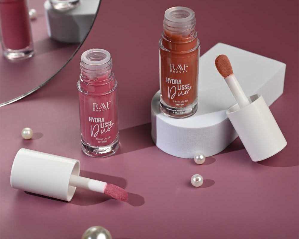 hydrating-lip-oil-for-soft-glossy-healthy-lips-raaf-beauty