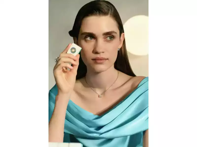 gold-plated-necklace-that-golden-glow-every-day-small-0