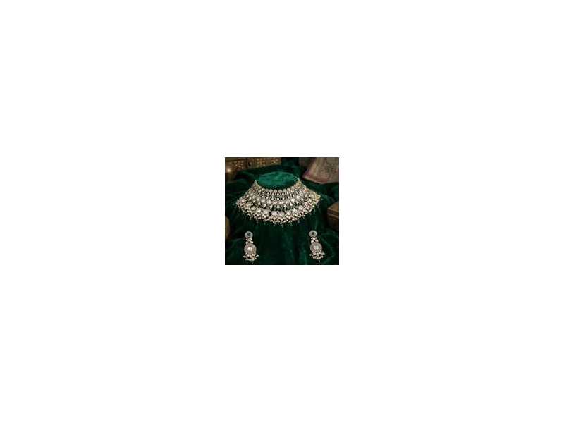 bridal-choker-necklace-for-elegant-wedding-looks-small-0
