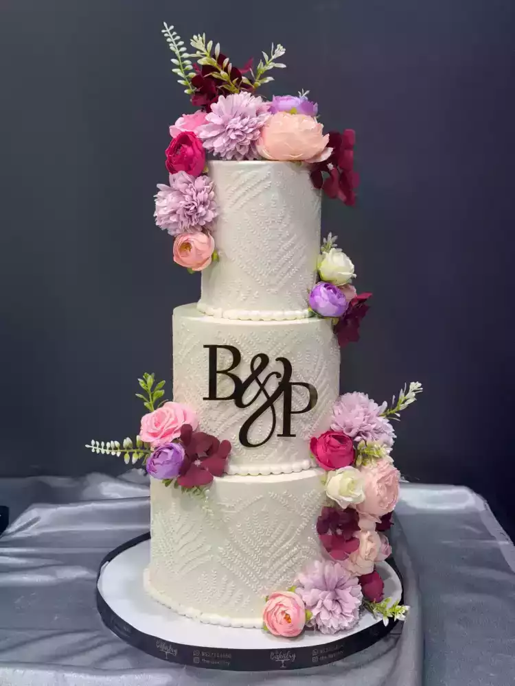 customised-cake-in-noida-designer-personalised-cakes-online-delivery-big-0