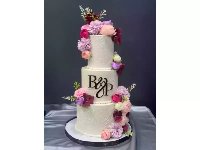 customised-cake-in-noida-designer-personalised-cakes-online-delivery-small-0