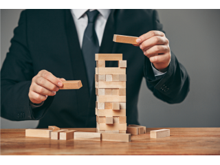 how-to-pick-the-perfect-financial-advisor-expert-tips-to-protect-your-wealth-small-0