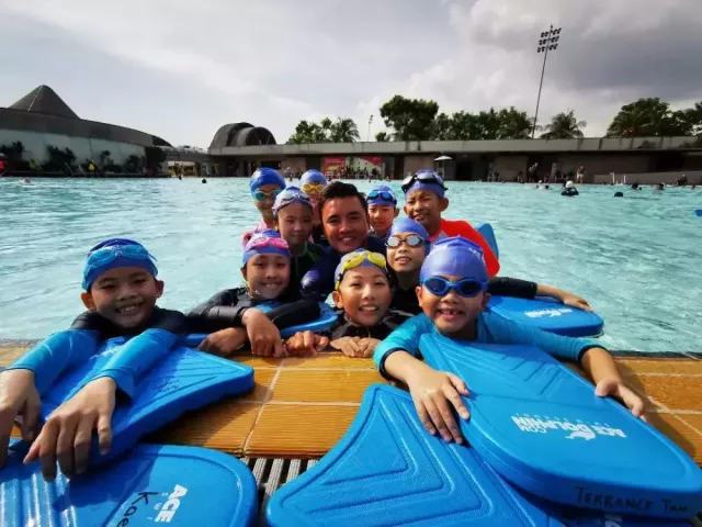 best-swim-school-singapore-welcomes-everybody-young-and-old