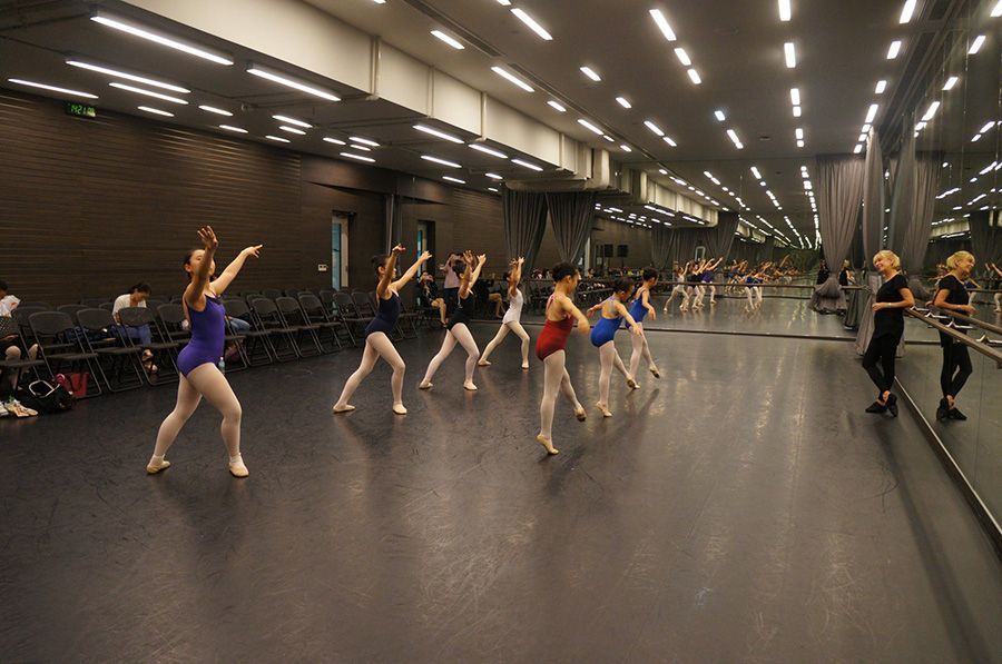 experience-ballet-in-singapore-with-elevate-dances-instructors-big-0