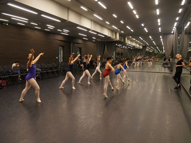 experience-ballet-in-singapore-with-elevate-dances-instructors