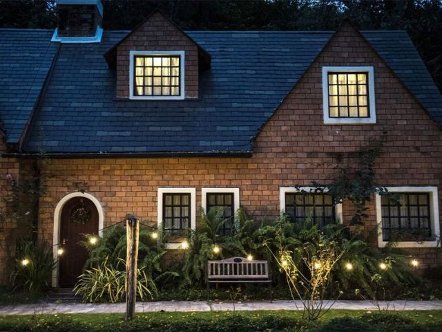 outdoor-lighting-singapore-for-events-commercial-spaces