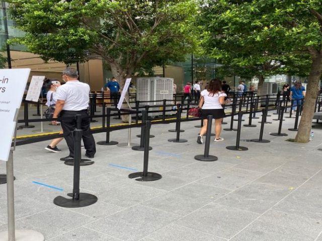 reliable-queue-pole-rental-in-sg-for-events-crowd-control