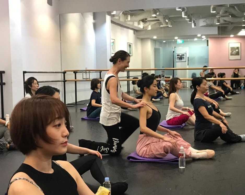 adult-beginner-ballet-classes-in-singapore-join-today