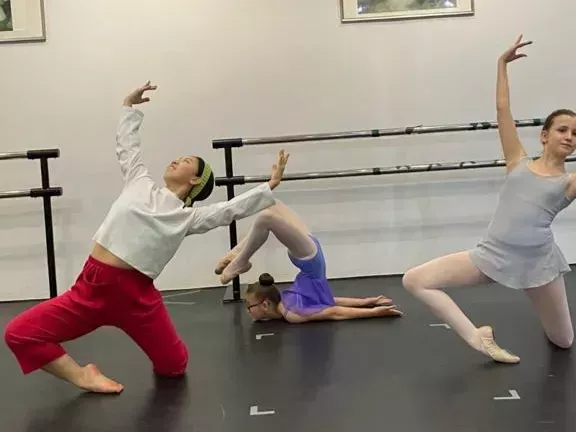 adult-ballet-classes-singapore-build-strength-grace