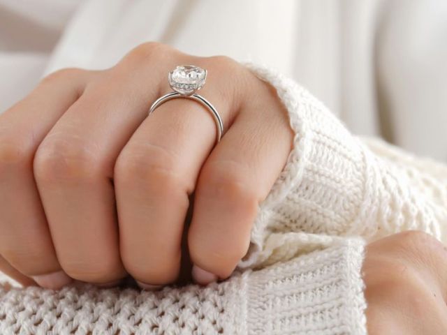 tips-for-buying-a-natural-diamond-ring-online-vs-offline