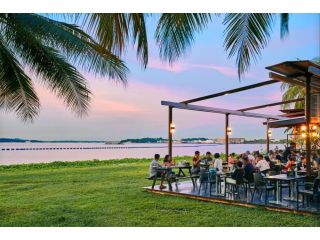 looking-for-a-great-outdoor-dining-spot-in-singapore-try-georges-small-0
