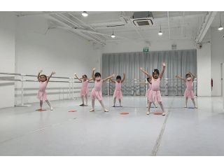 kids-ballet-class-singapore-confidence-grace-for-kids-small-0