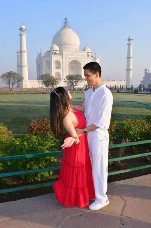 the-allure-of-the-taj-mahal-a-travelers-dream-big-0