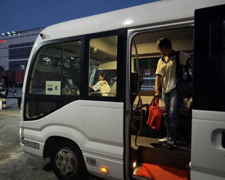 hire-a-13-seater-mini-bus-in-singapore-for-easy-group-travel
