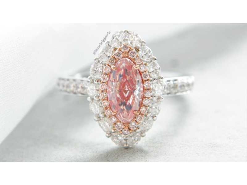 natural-diamond-engagement-rings-for-modern-couples-small-0