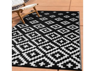 Bettina Outdoor Recycled Plastic Rug (Black/White)
