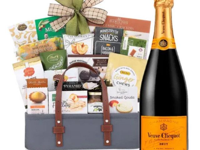 buy-veuve-clicquot-gift-set-online-with-fast-delivery